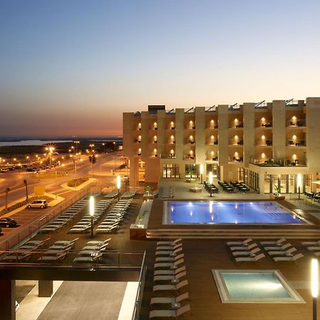 Real Marina Hotel & Spa Olhao Luaran gambar The hotel at night