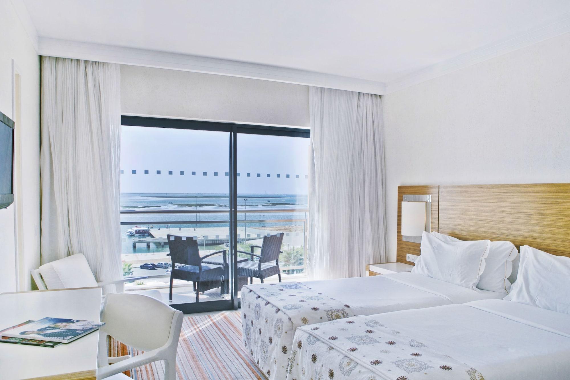 Real Marina Hotel & Spa Olhao Luaran gambar A room at the hotel