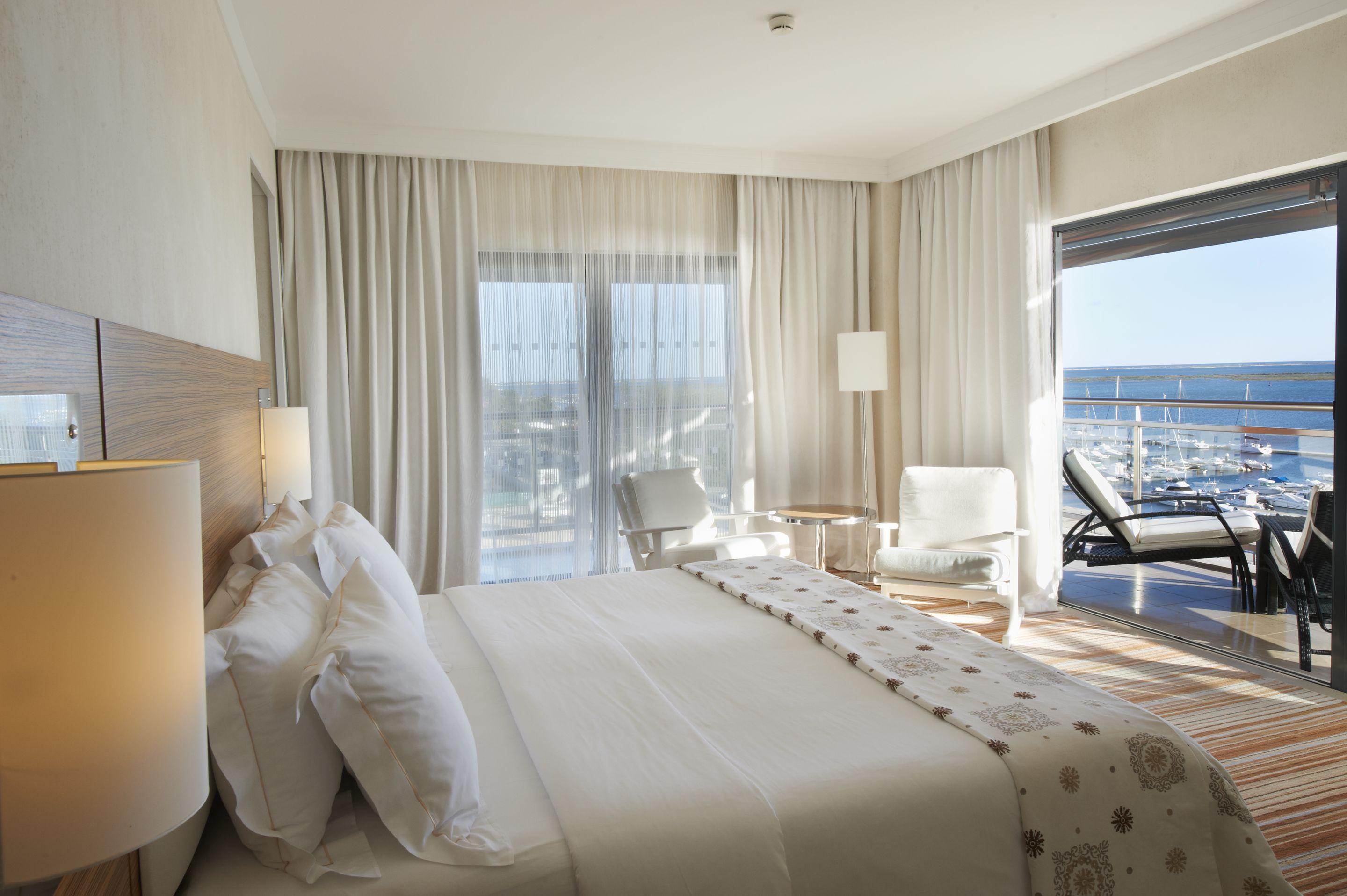 Real Marina Hotel & Spa Olhao Luaran gambar A bedroom at the hotel