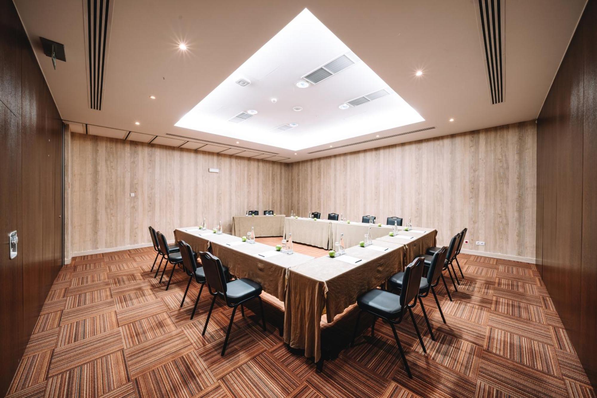 Real Marina Hotel & Spa Olhao Luaran gambar Meeting room