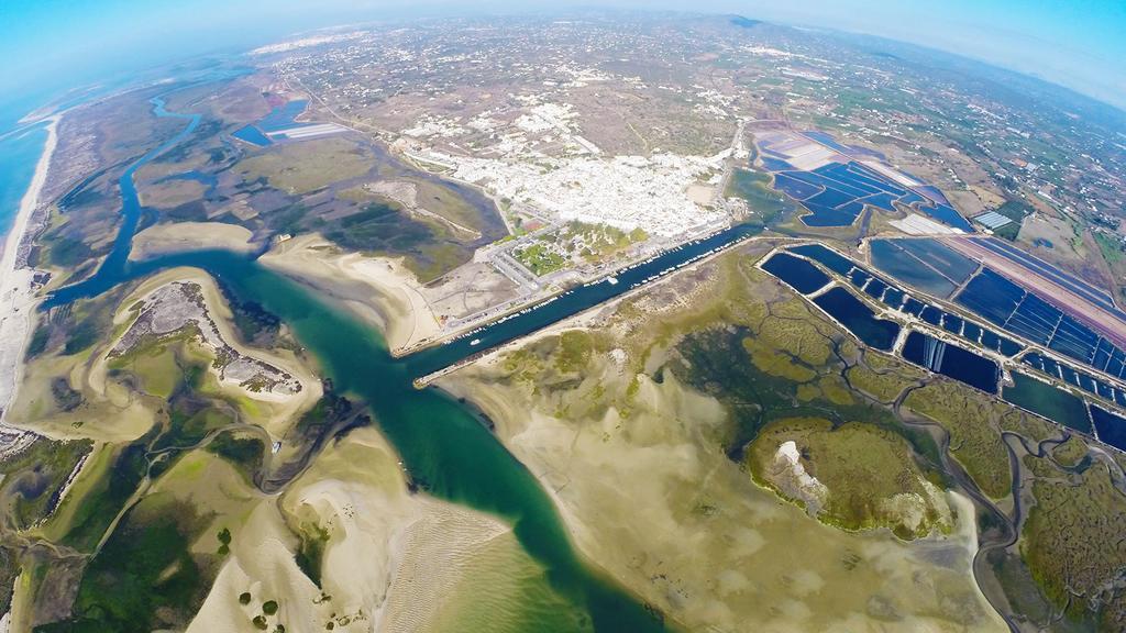 Real Marina Hotel & Spa Olhao Luaran gambar Aerial view of the port of Huelva